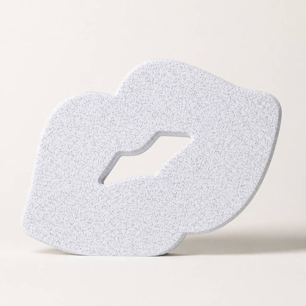 🩵NWOT White Sparkly Wooden Lips Tabletop/Wall Decor Accent